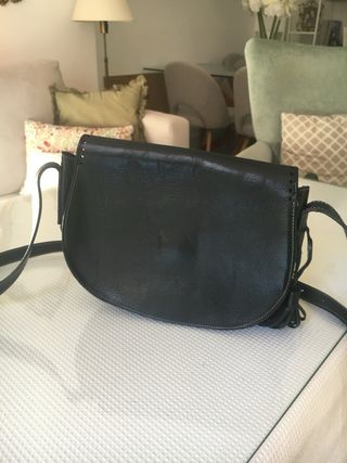 Bolso de piel negro con iniciales GR (George Rech)