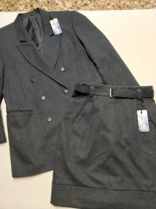 Traje Falda y Chaqueta Nuevo