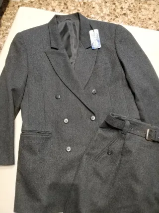 Traje Falda y Chaqueta Nuevo