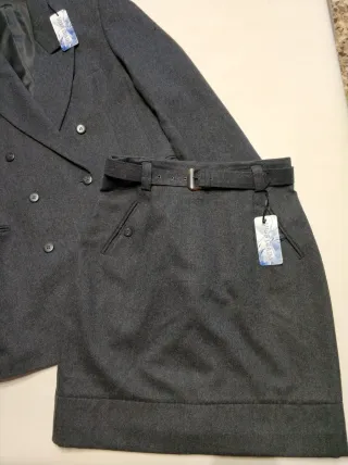 Traje Falda y Chaqueta Nuevo