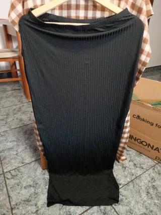 Falda ajustada canalé negra talla única