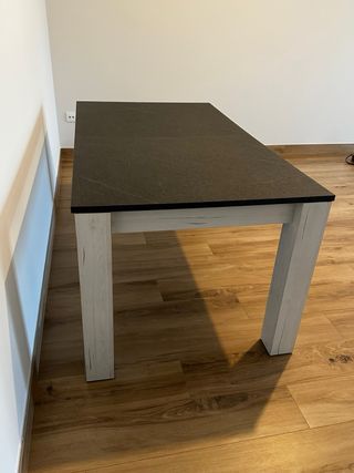 Mesa de comedor moderna con 4 sillas piel
