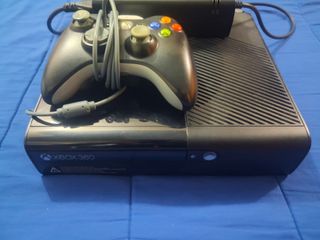 Xbox 360 E Console + 5 Giochi