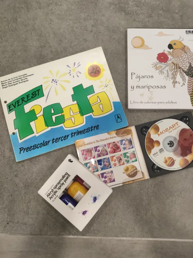 Lote de material escolar e CD