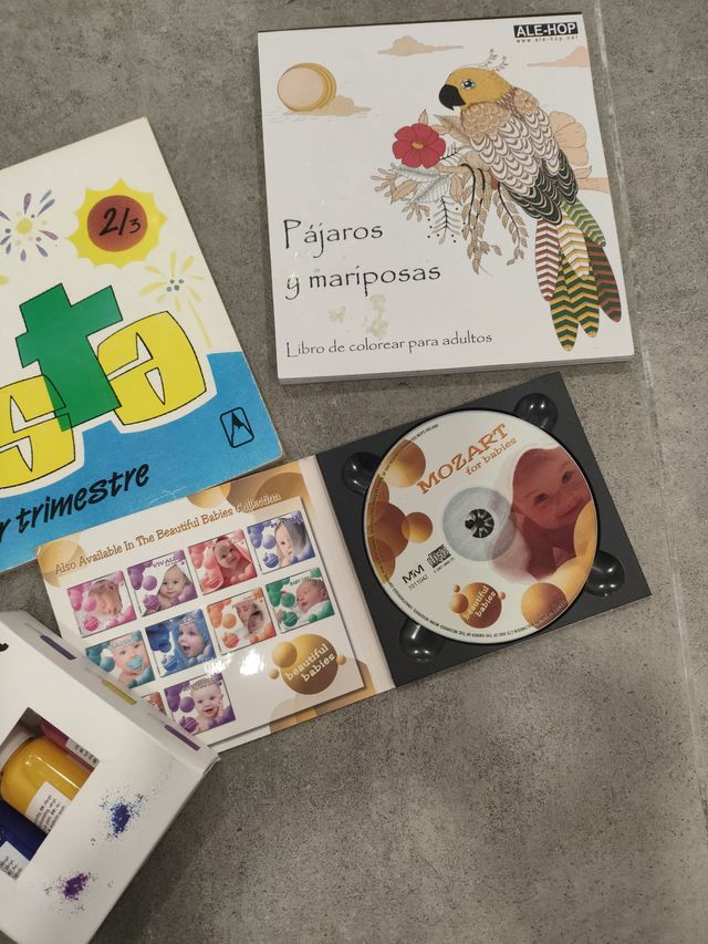 Lote de material escolar e CD