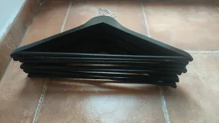 15 Perchas Madera y Plástico