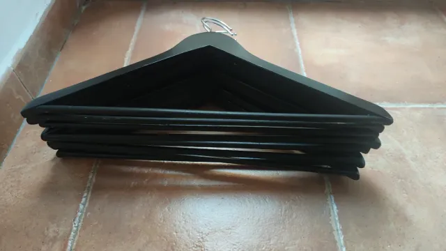 15 Perchas Madera y Plástico