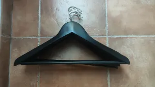 15 Perchas Madera y Plástico