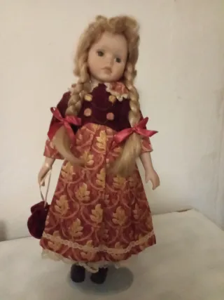 Muñeca de porcelana antigua