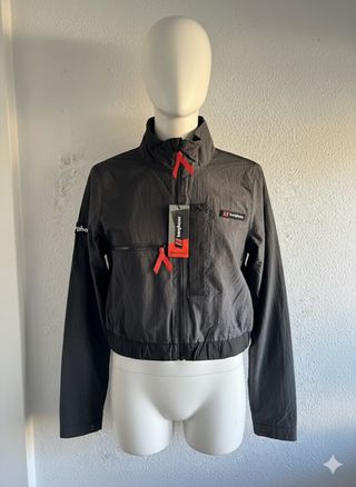 Cazadora Cropped Berghaus Negra Nueva con Etiqueta