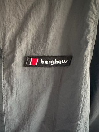 Cazadora Cropped Berghaus Negra Nueva con Etiqueta