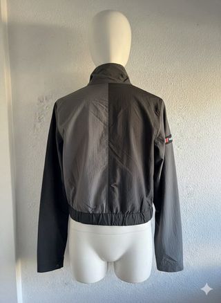 Cazadora Cropped Berghaus Negra Nueva con Etiqueta