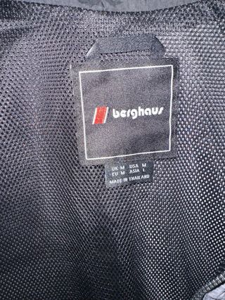 Cazadora Cropped Berghaus Negra Nueva con Etiqueta