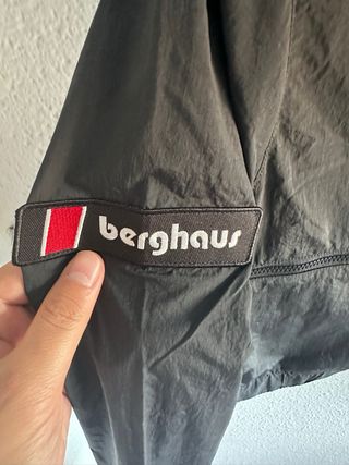 Cazadora Cropped Berghaus Negra Nueva con Etiqueta