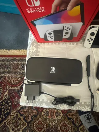 Nintendo Switch OLED Bianca e Nera