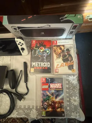 Nintendo Switch OLED Bianca e Nera