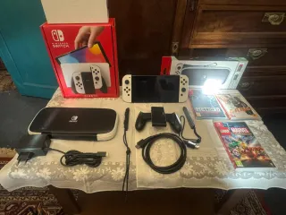 Nintendo Switch OLED Bianca e Nera