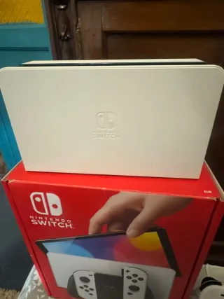 Nintendo Switch OLED Bianca e Nera