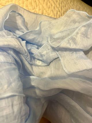 Camisa sin mangas y con volantes.Azul celeste