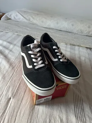 Zapatillas Vans Negras y Blancas