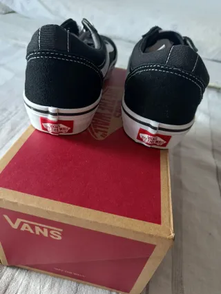 Zapatillas Vans Negras y Blancas