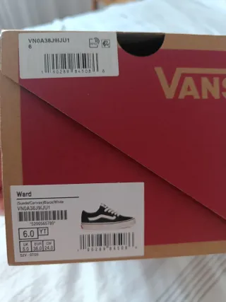 Zapatillas Vans Negras y Blancas