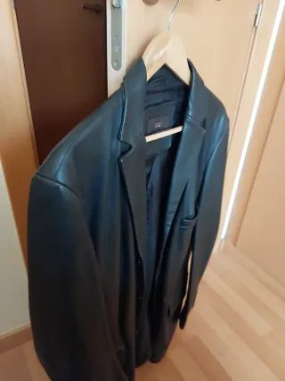 Chaqueta de piel negra
