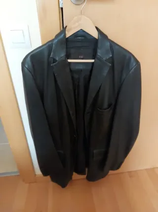 Chaqueta de piel negra