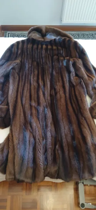 Abrigo de piel marrón