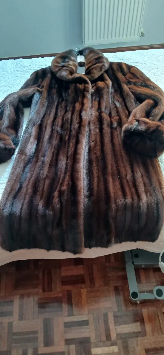 Abrigo de piel marrón