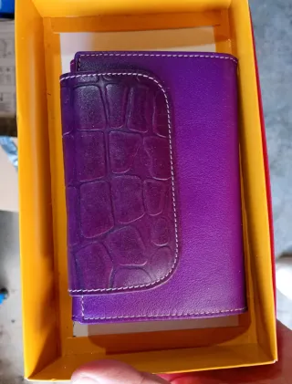 Cartera mujer morada nueva a estrenar