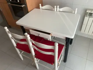 Mesa extensible de cocina y 4 sillas
