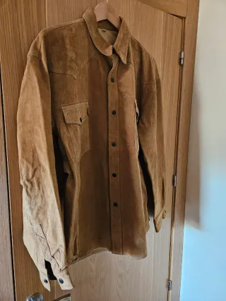 Chaqueta de ante marrón. Talla XL.