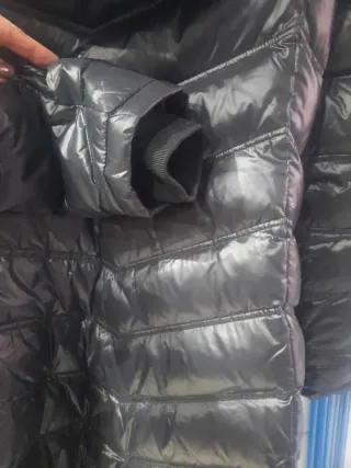 Abrigo acolchado negro mujer