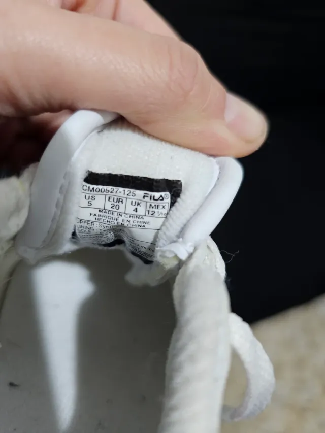 Zapatos de bebé Fila blancos