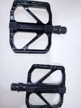 Pedales de bicicleta.