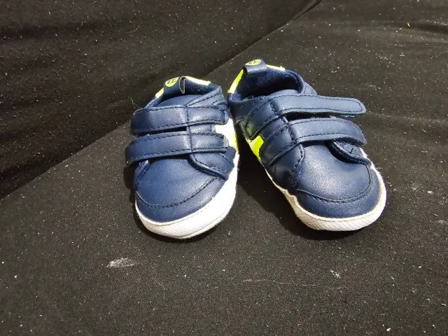 Zapatos de bebé azul y verde