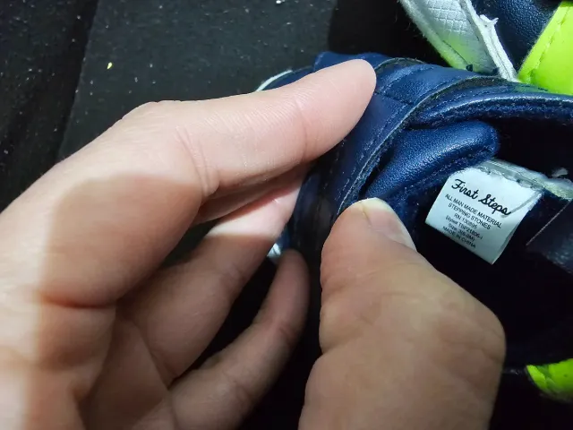 Zapatos de bebé azul y verde