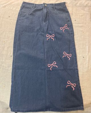 Falda vaquera larga con lazos
