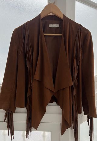 Chaqueta Bershka con flecos marrón