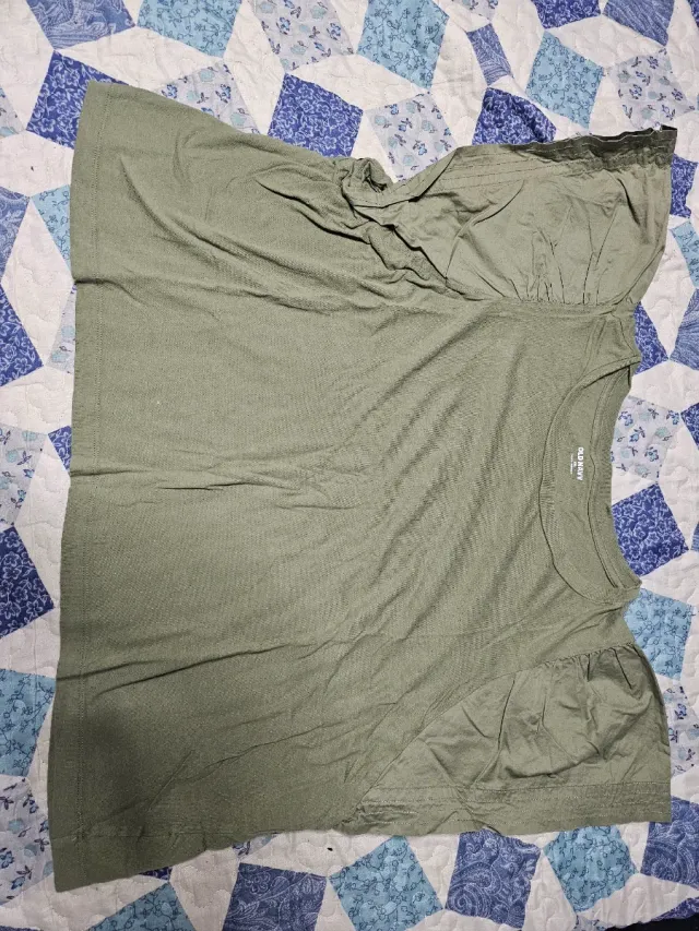 Old Navy Camiseta Verde Oliva Talla XXL.