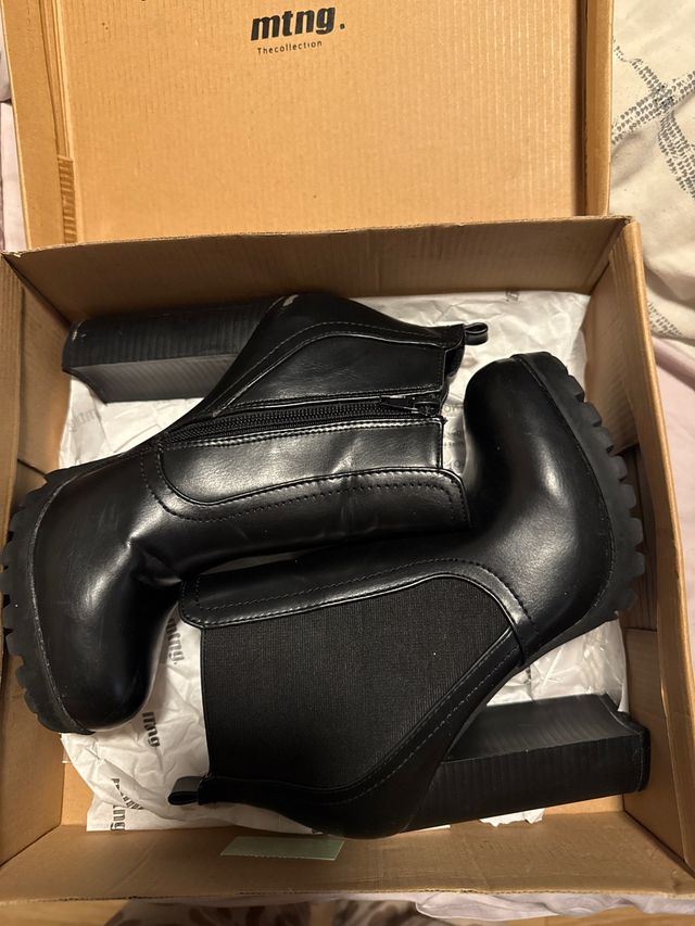 Botines MTNG tacón alto negros