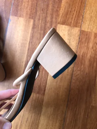 Sandalias nude tacón cuadrado