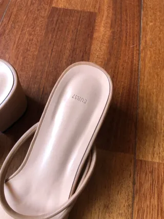 Sandalias nude tacón cuadrado