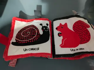 Libro de tela para bebés: rojo, negro y blanco