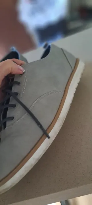 Zapatos grises para niños