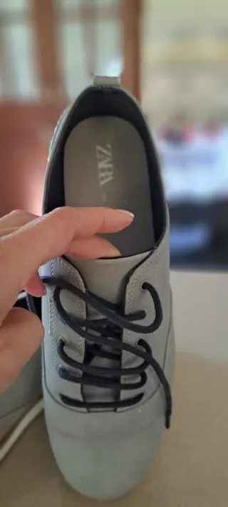 Zapatos grises para niños