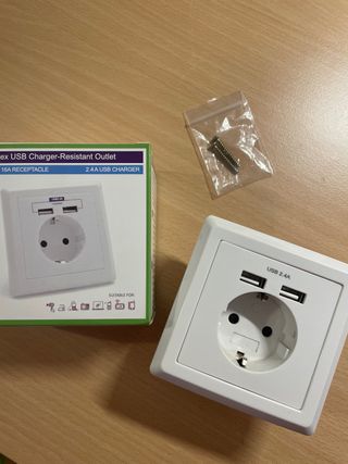 Enchufe con 2 Puertos USB