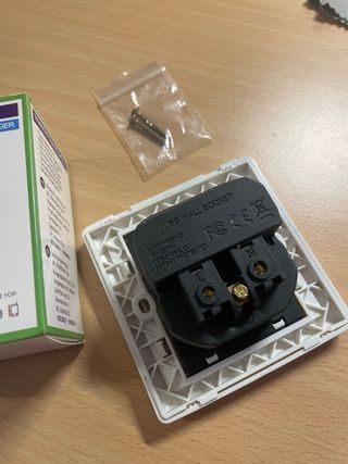 Enchufe con 2 Puertos USB