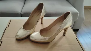 Zapatos de salón dorados